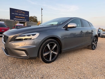 Used Volvo V40 2017 for sale - 76250808: Photo