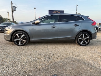 Used Volvo V40 2017 for sale - 76250808: Photo