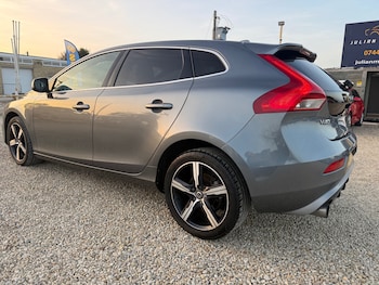 Used Volvo V40 2017 for sale - 76250808: Photo