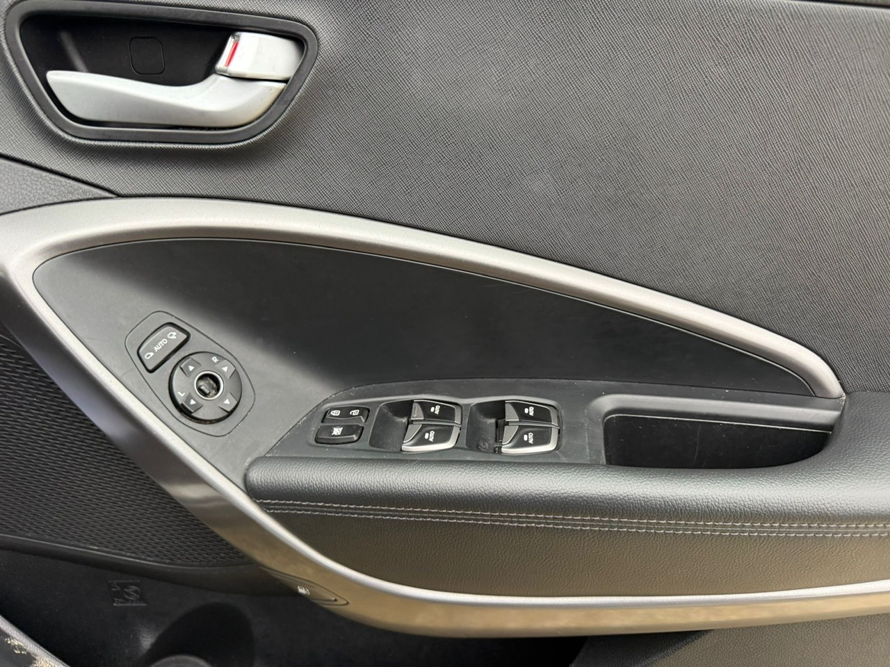 Used Hyundai Santa Fe 2015 for sale - 77592376: Photo 16