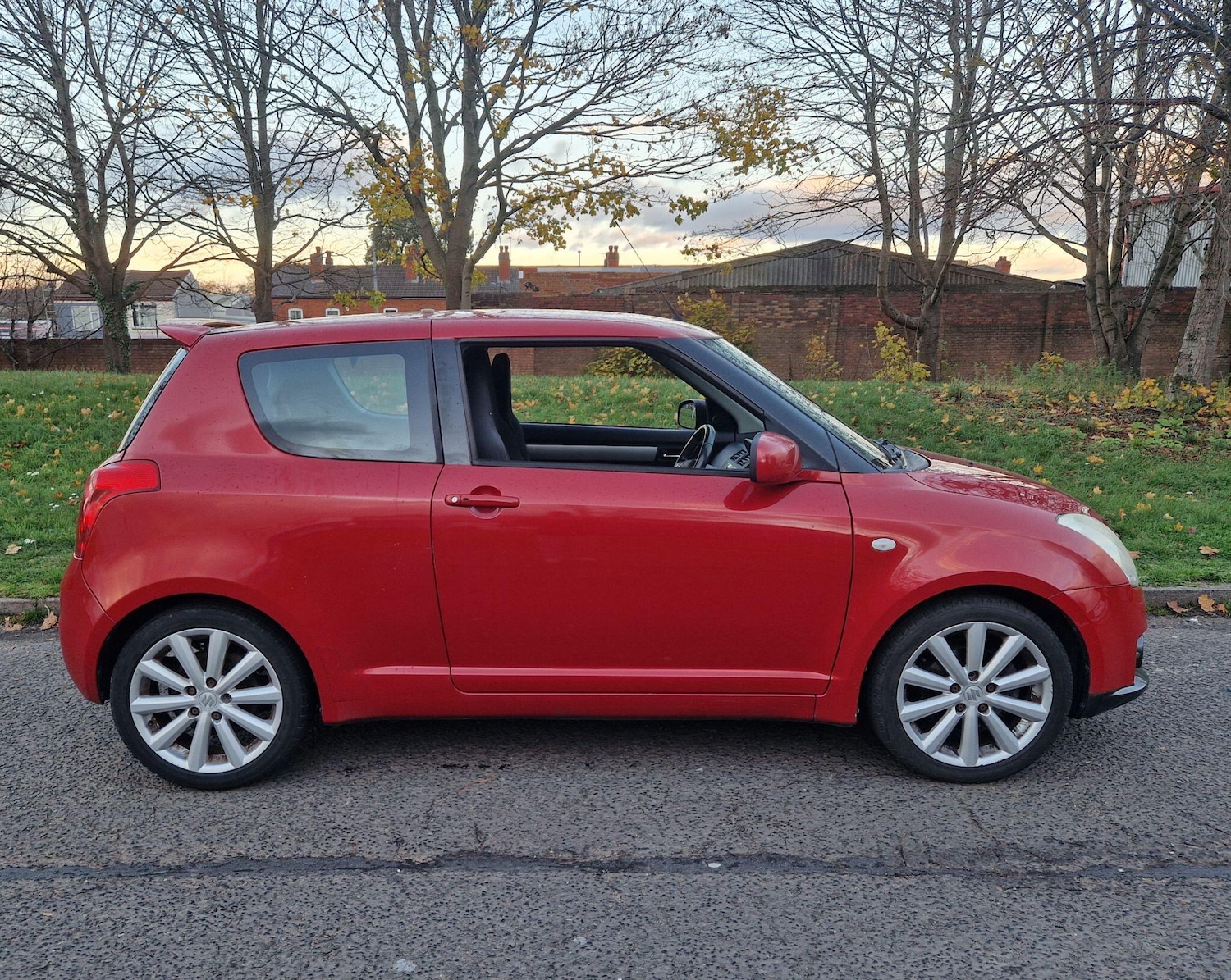 Used Suzuki Swift 2009 for sale - 76645807: Photo 4