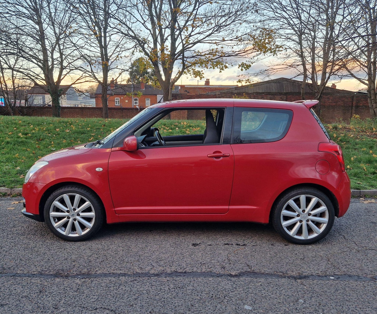 Used Suzuki Swift 2009 for sale - 76645807: Photo 9