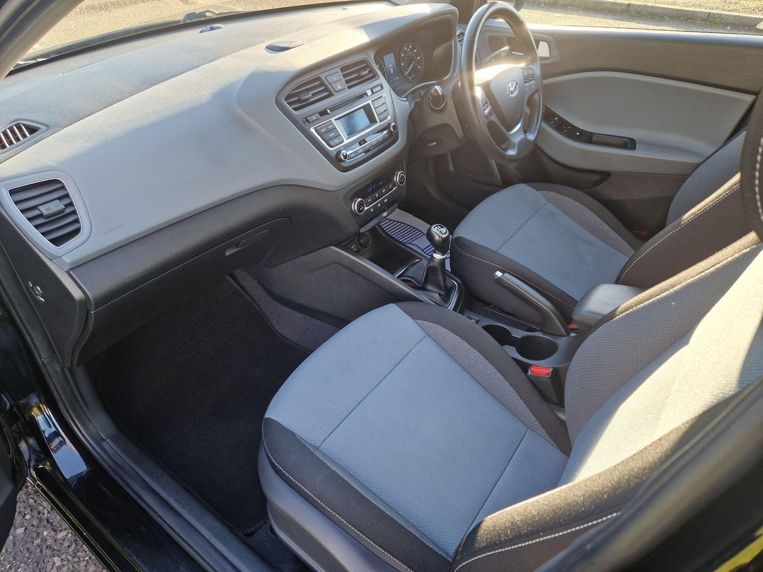 Used Hyundai i20 2017 for sale - 76765547: Photo 44