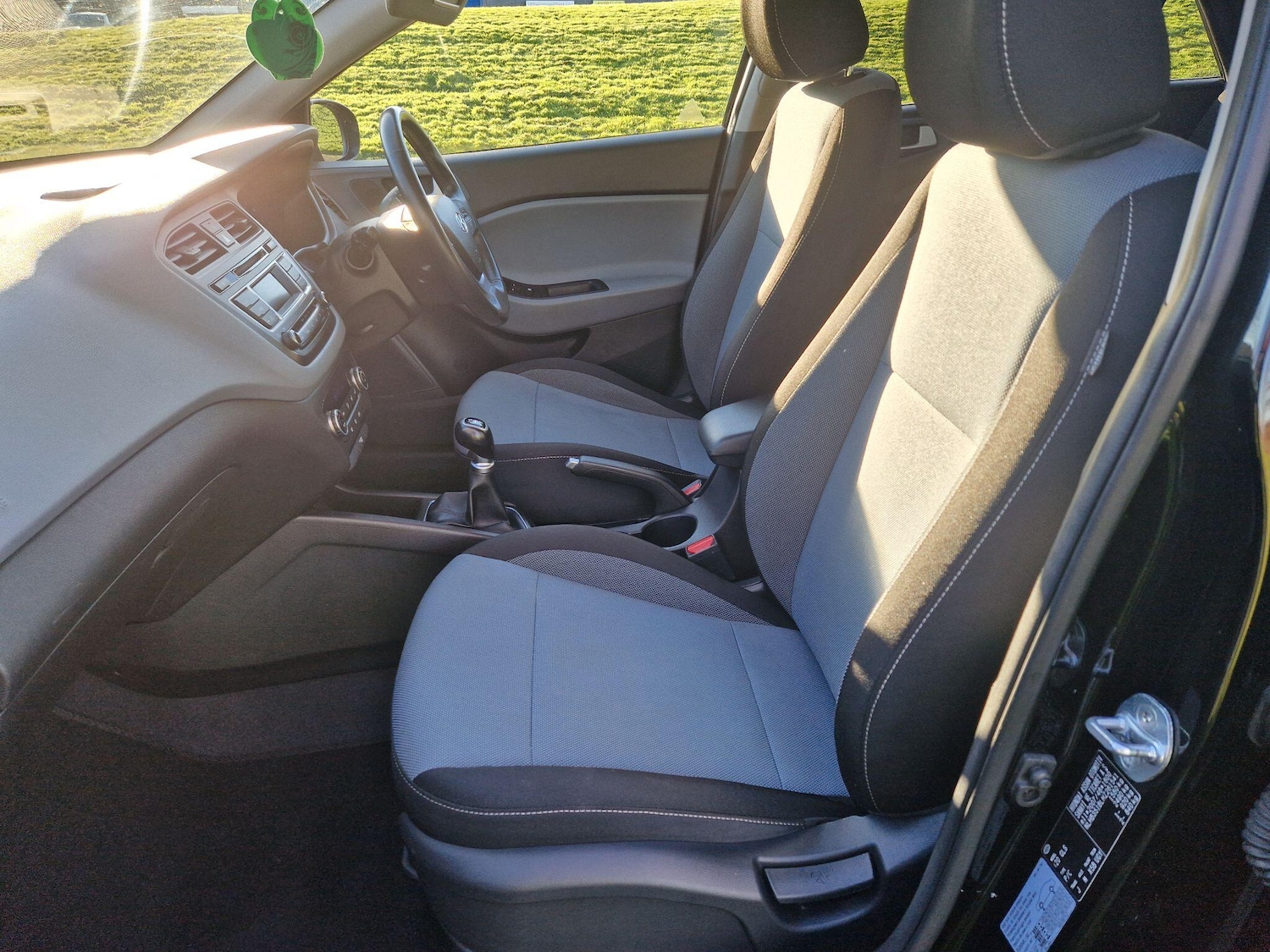 Used Hyundai i20 2017 for sale - 76765547: Photo 45