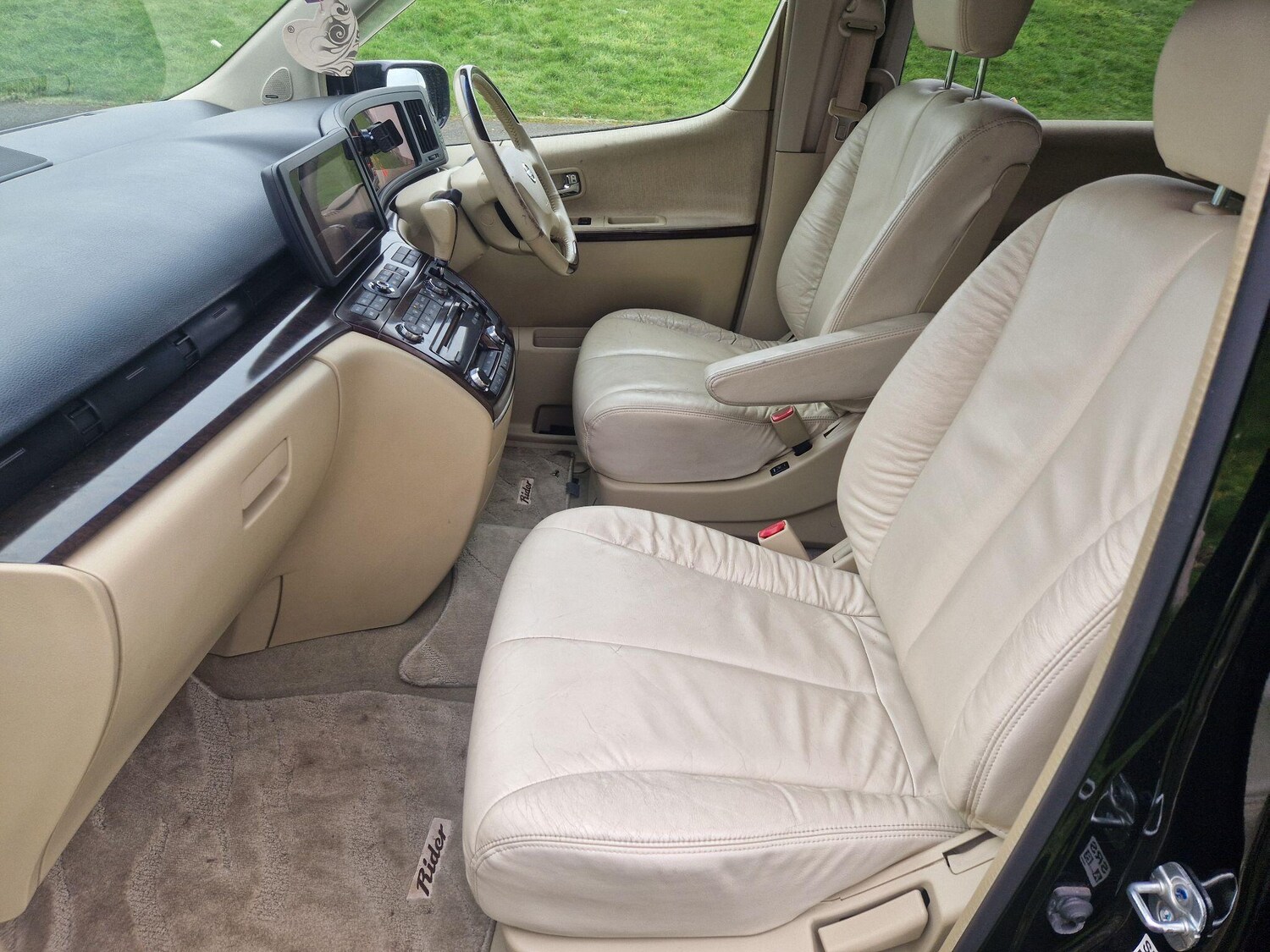 Used Nissan Elgrand 2021 for sale - 77898187: Photo 38