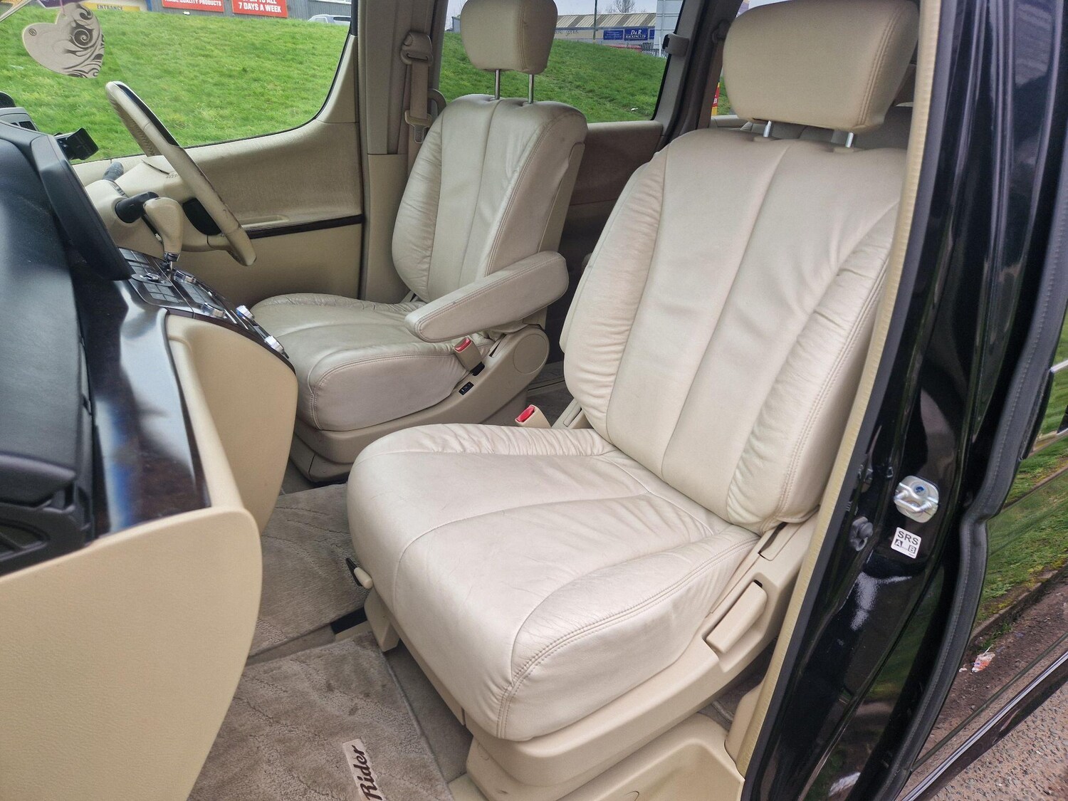 Used Nissan Elgrand 2021 for sale - 77898187: Photo 39