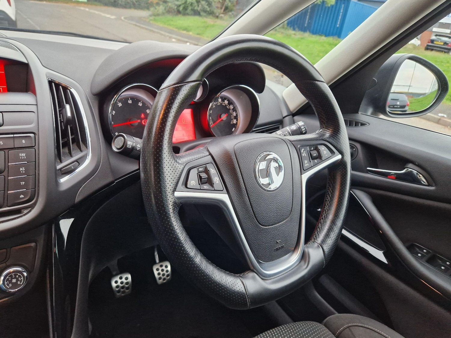 Used Vauxhall Zafira Tourer 2015 for sale - 76189753: Photo 24