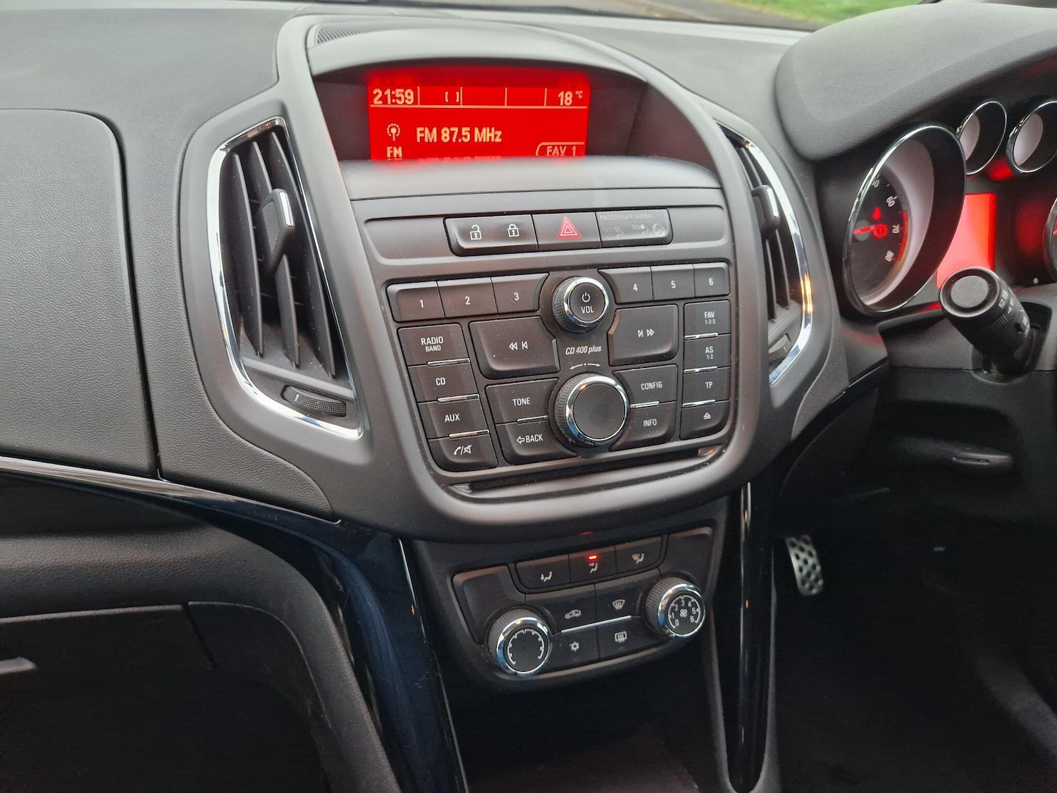 Used Vauxhall Zafira Tourer 2015 for sale - 76189753: Photo 26