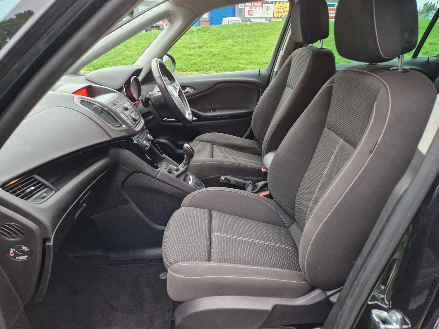 Used Vauxhall Zafira Tourer 2015 for sale - 76189753: Photo 34