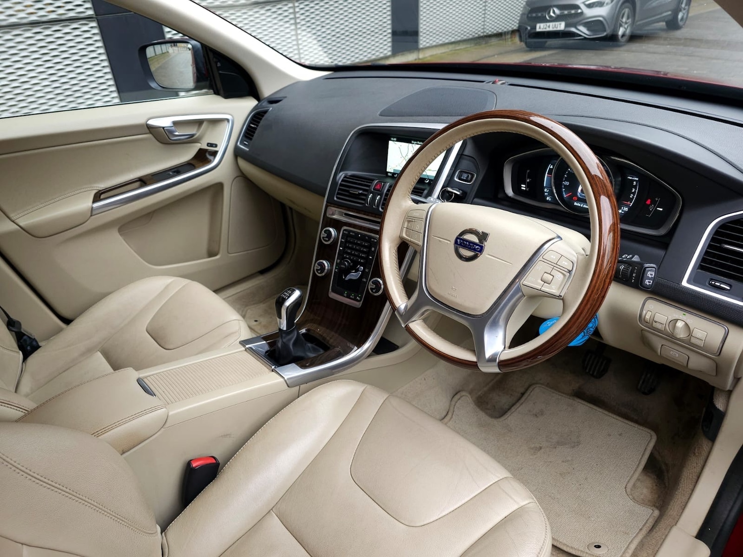 Used Volvo XC60 2015 for sale - 77300769: Photo 5