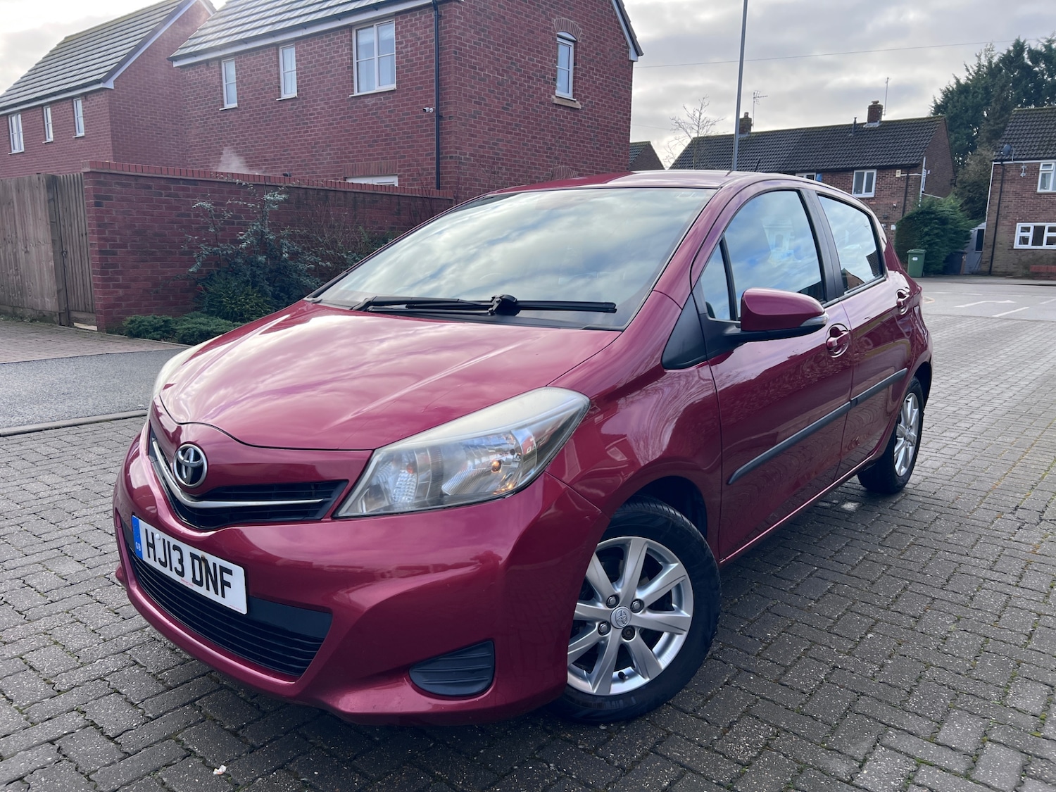 Used Toyota Yaris 2013 for sale - 77350389: Photo 2