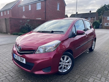 Used Toyota Yaris 2013 for sale - 77350389: Photo