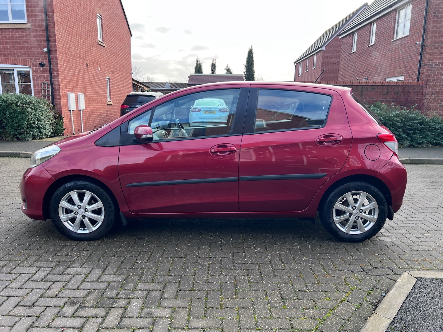 Used Toyota Yaris 2013 for sale - 77350389: Photo 6