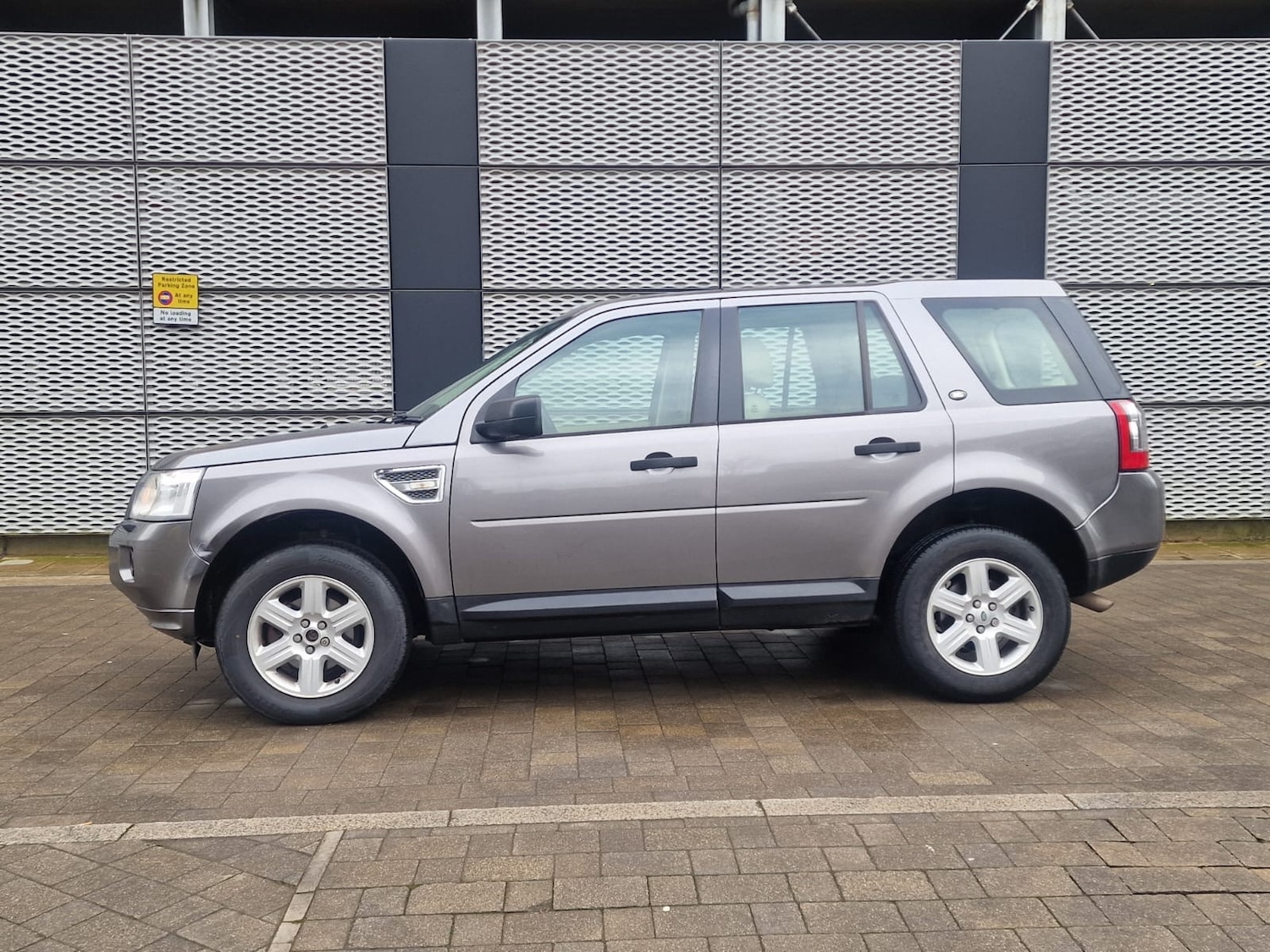 Used Land Rover Freelander 2011 for sale - 77650470: Photo 3