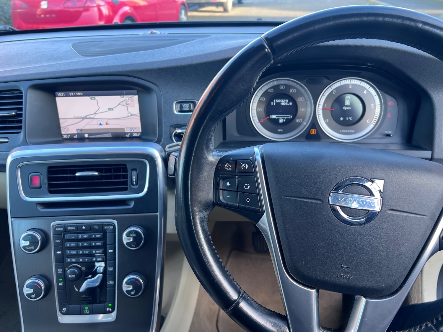 Used Volvo V60 2013 for sale - 77285975: Photo 11