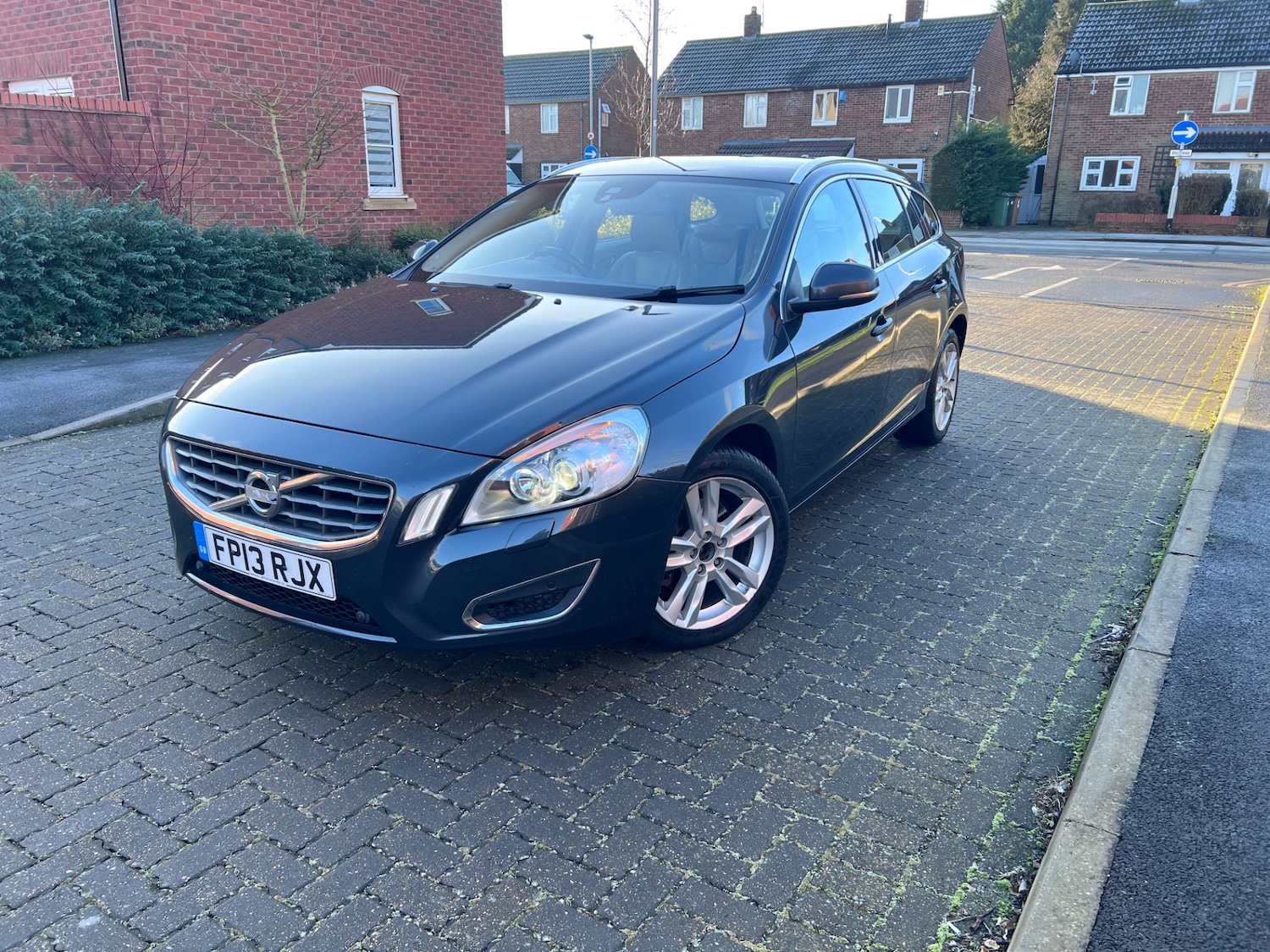 Used Volvo V60 2013 for sale - 77285975: Photo 2