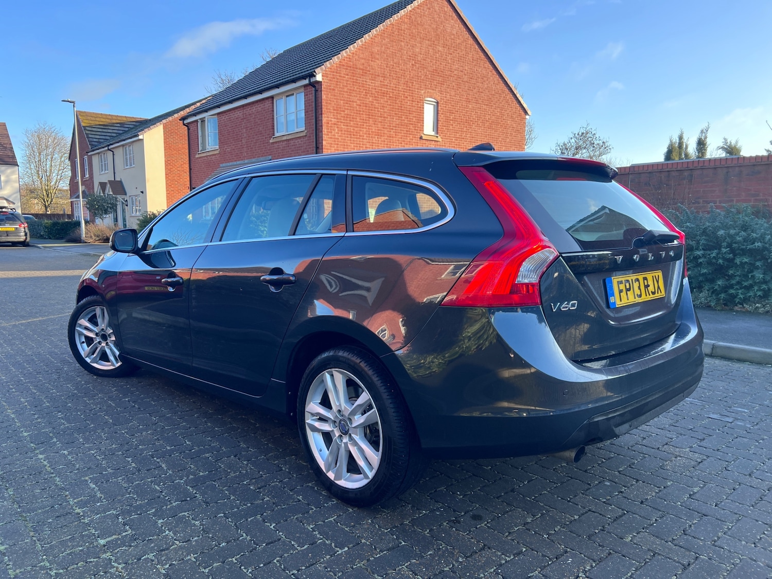 Used Volvo V60 2013 for sale - 77285975: Photo 3