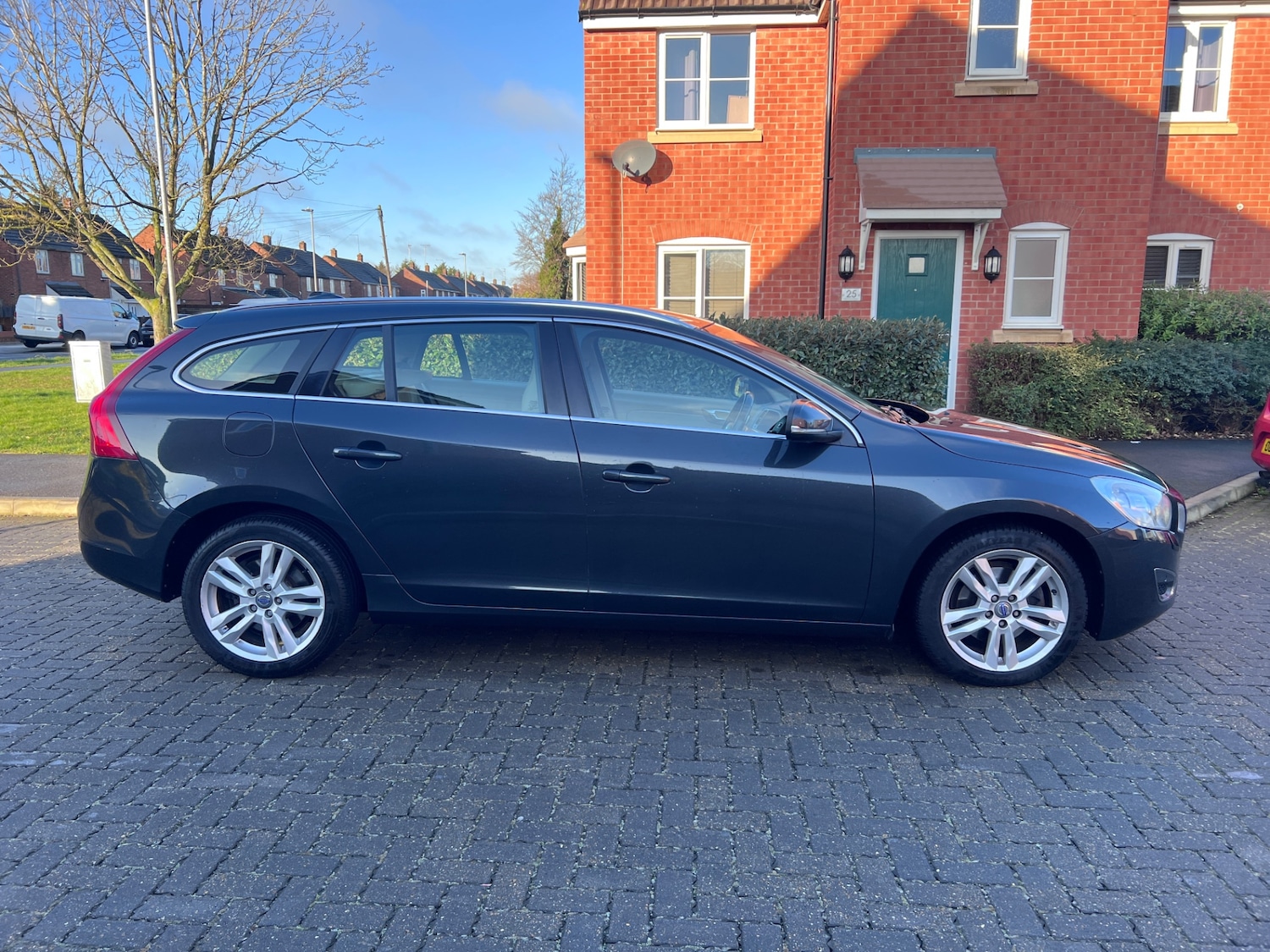 Used Volvo V60 2013 for sale - 77285975: Photo 5