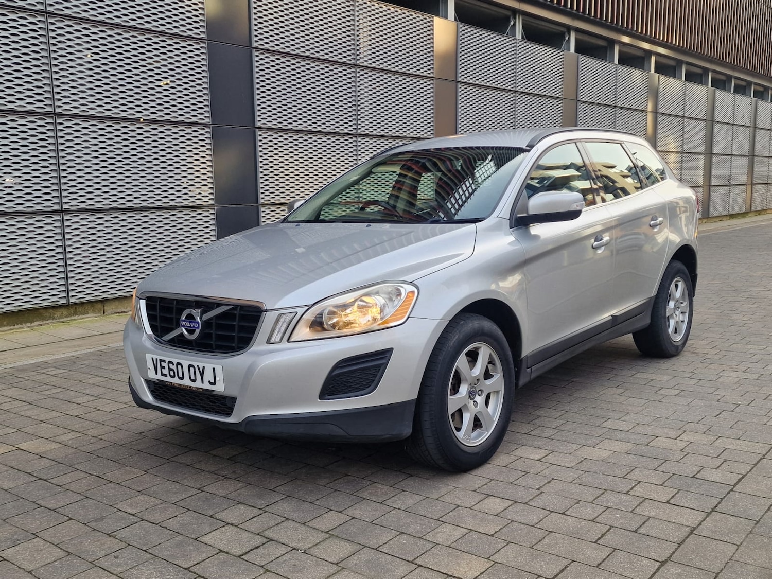 Used Volvo XC60 2011 for sale - 77953871: Photo 2