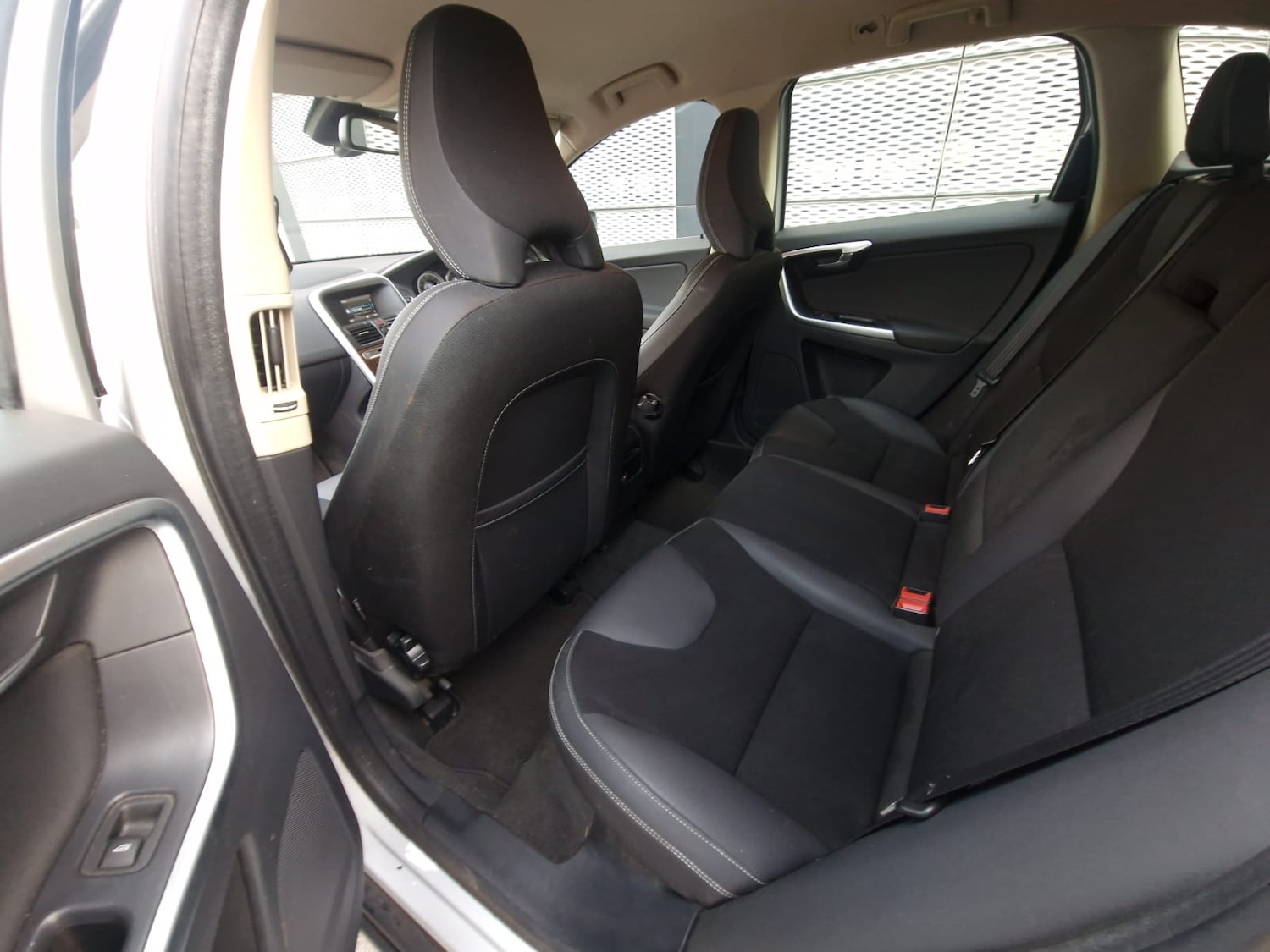 Used Volvo XC60 2011 for sale - 77953871: Photo 8