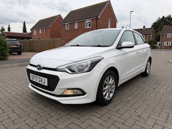 Used Hyundai i20 2017 for sale - 79572075: Photo