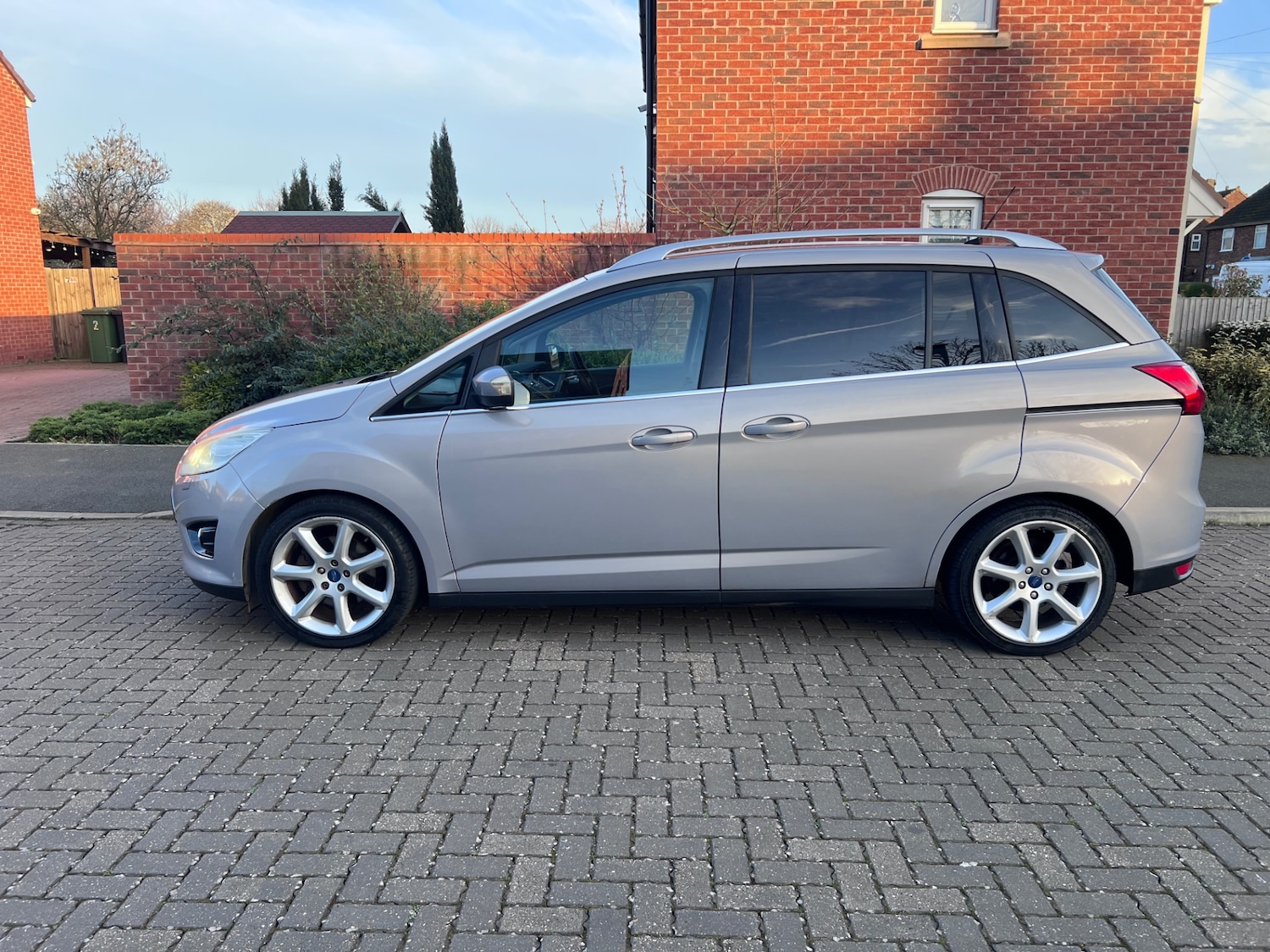 Used Ford Grand C-Max 2011 for sale - 77878589: Photo 4