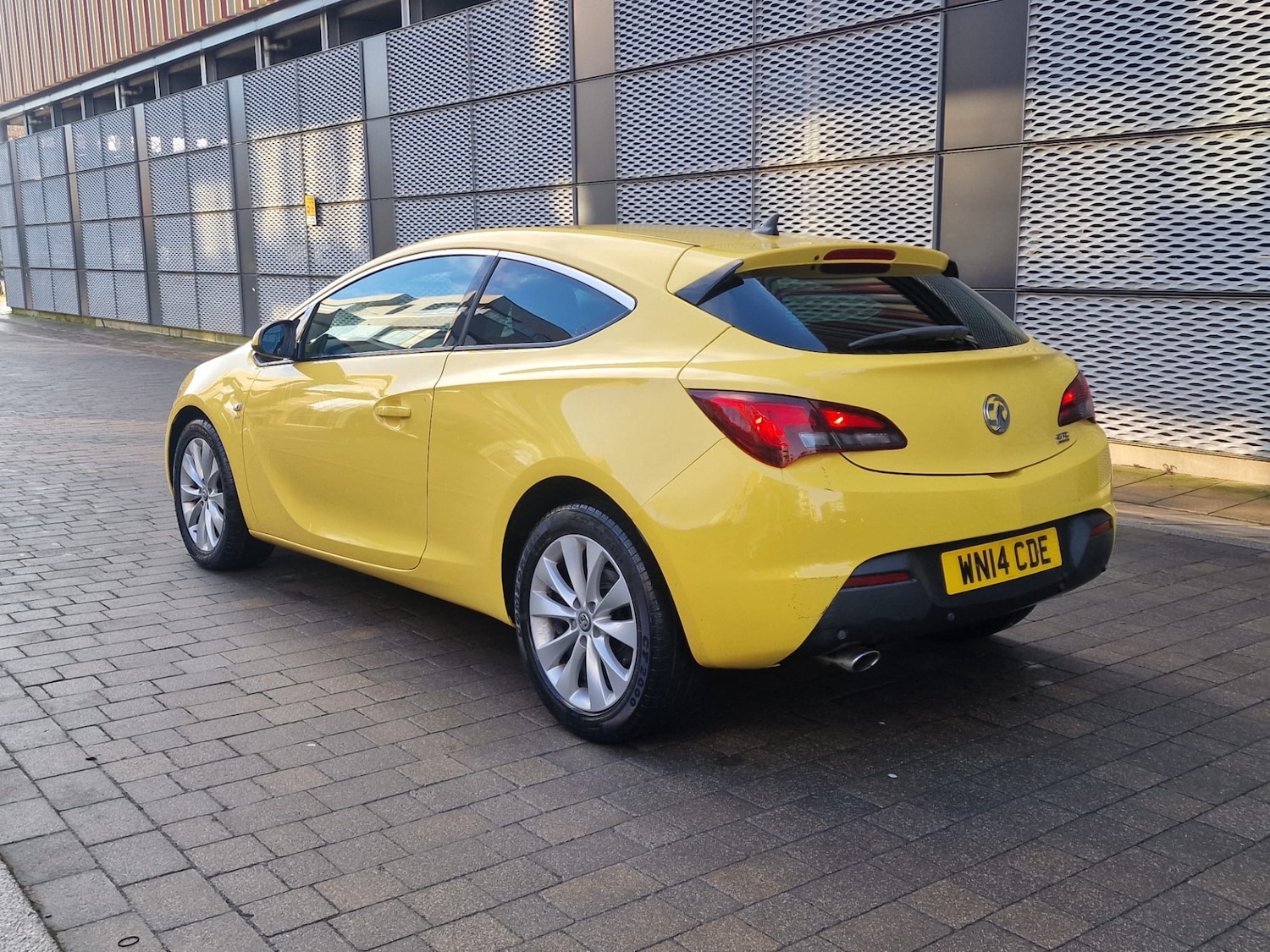 Used Vauxhall Astra GTC 2014 for sale - 77289513: Photo 2