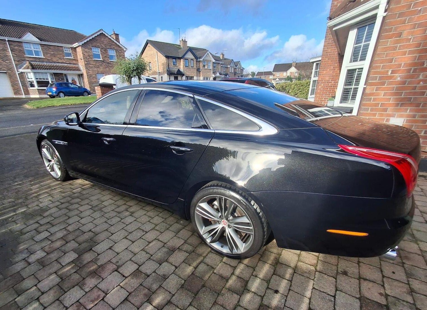 Used Jaguar XJ 2011 for sale - 76735449: Photo 3