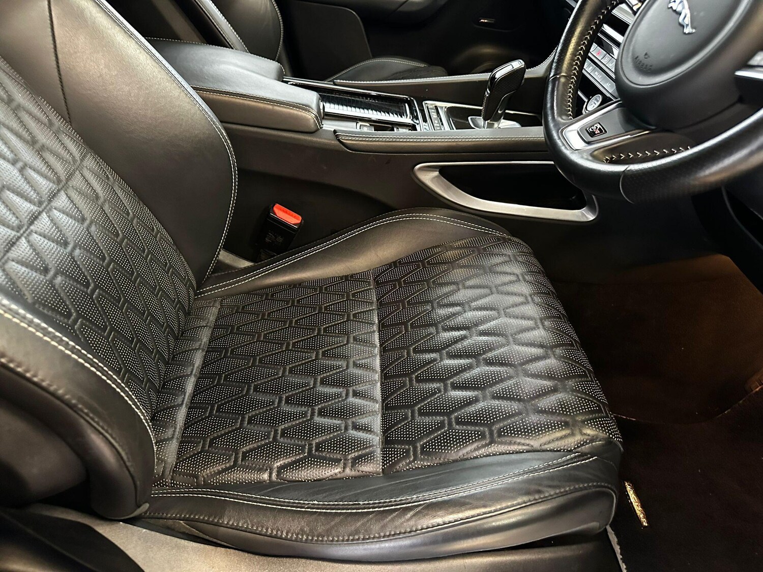 Used Jaguar F-Pace 2019 for sale - 75977741: Photo 38