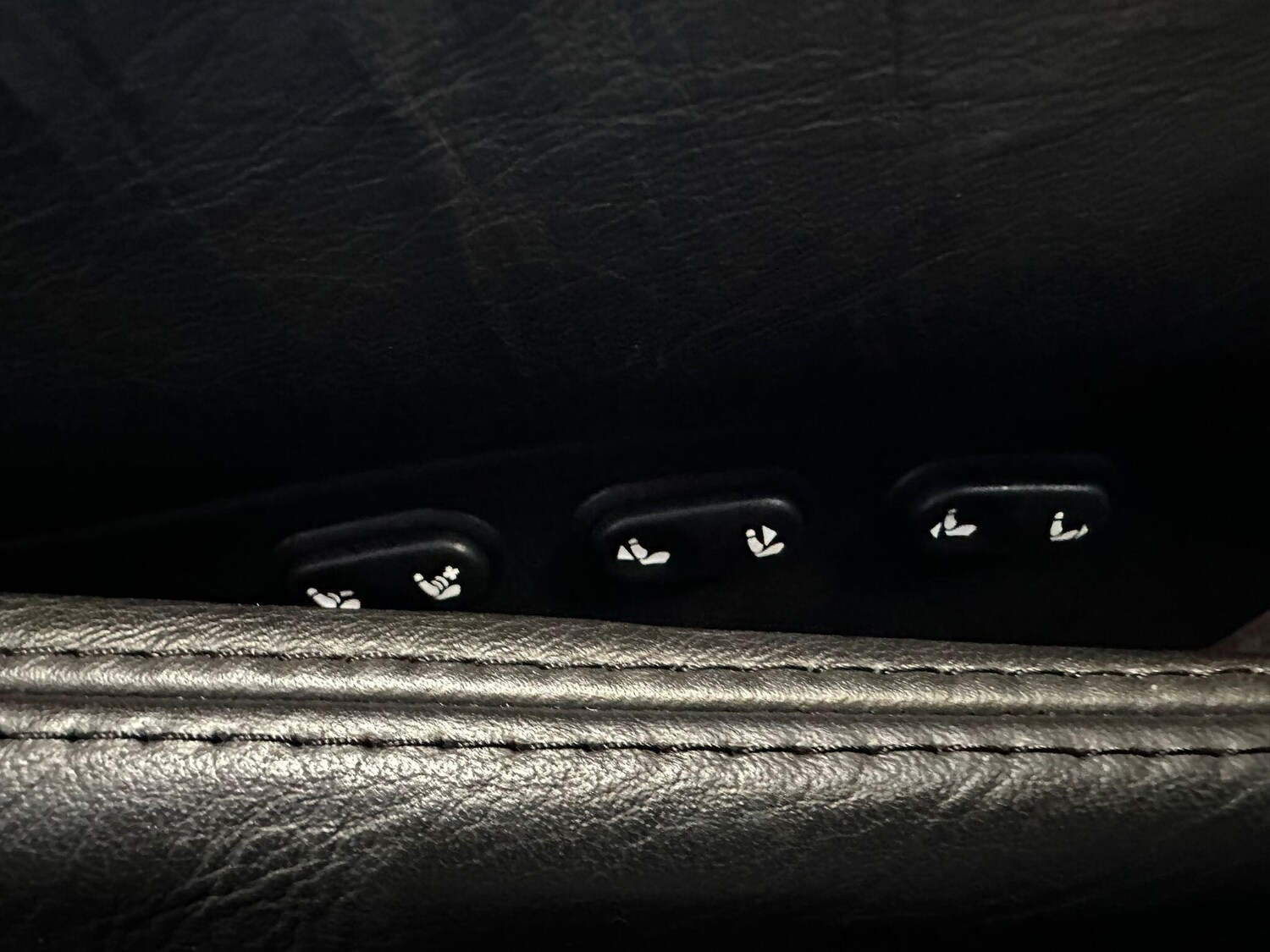 Used Aston Martin Vanquish 2002 for sale - 77410971: Photo 30