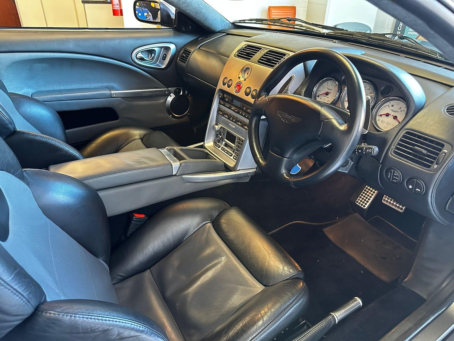 Used Aston Martin Vanquish 2002 for sale - 77410971: Photo 34