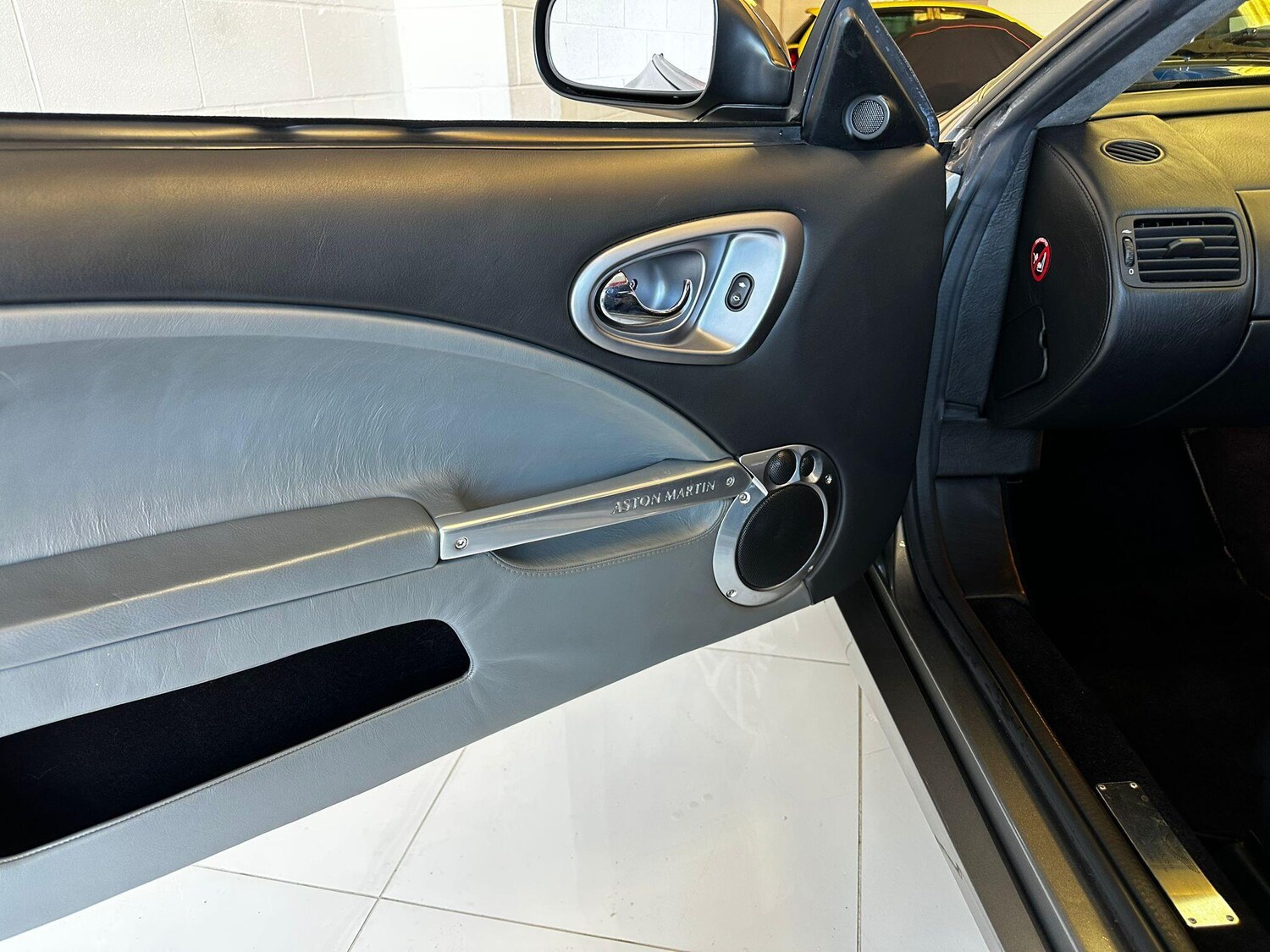 Used Aston Martin Vanquish 2002 for sale - 77410971: Photo 42