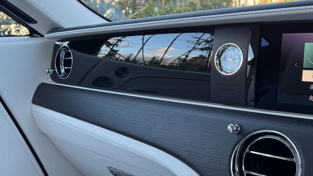 Used Rolls-Royce Spectre for sale - 76476418: Photo 24