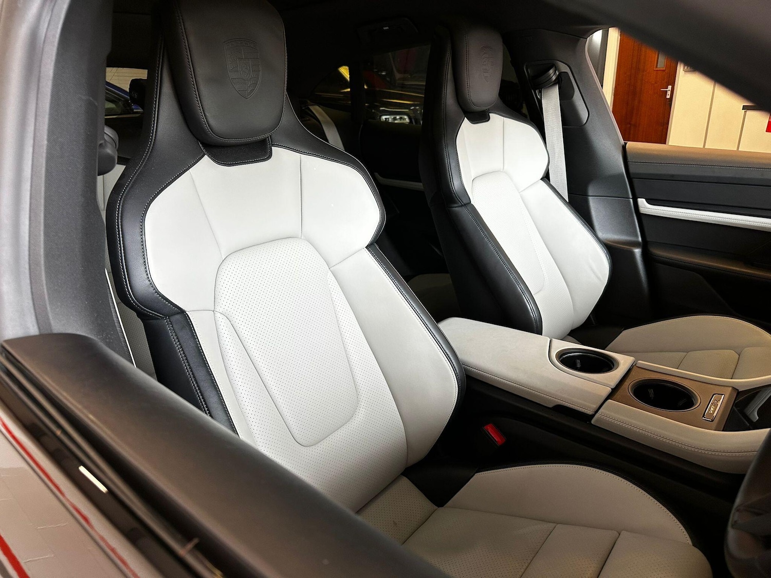 Used Porsche Taycan 2024 for sale - 77175801: Photo 15