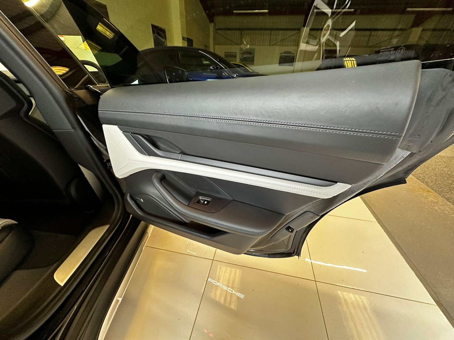 Used Porsche Taycan 2024 for sale - 77175801: Photo 54