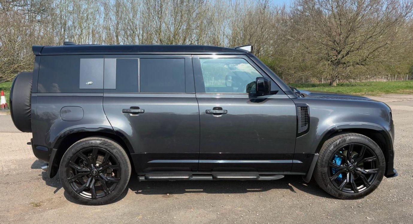 Used Land Rover Defender 2021 for sale - 76994474: Photo 2