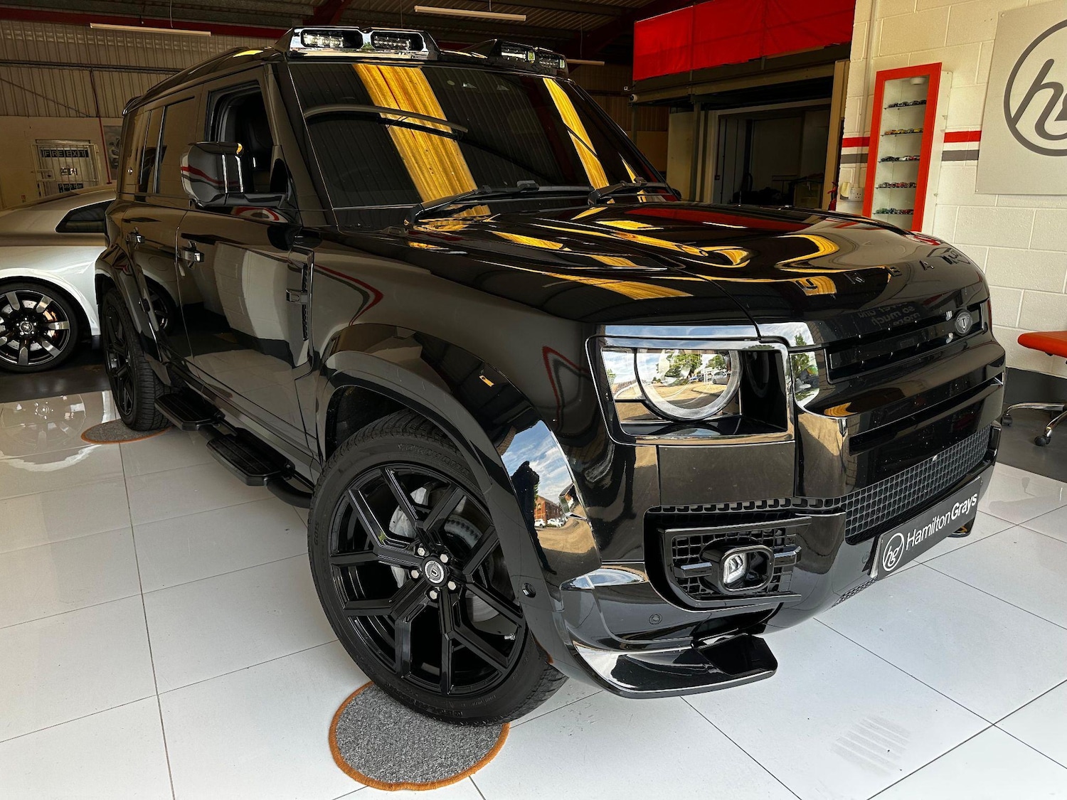 Used Land Rover Defender 110 2023 for sale - 76108350: Photo 1