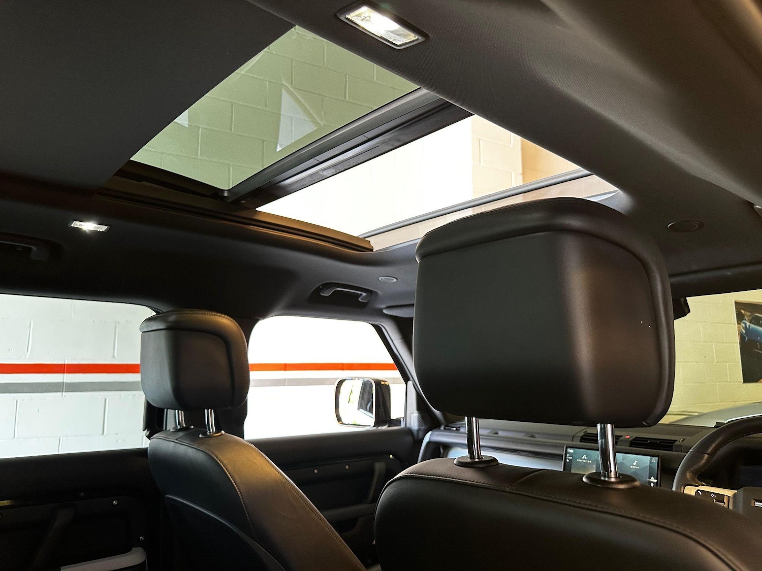 Used Land Rover Defender 110 2023 for sale - 76108350: Photo 11