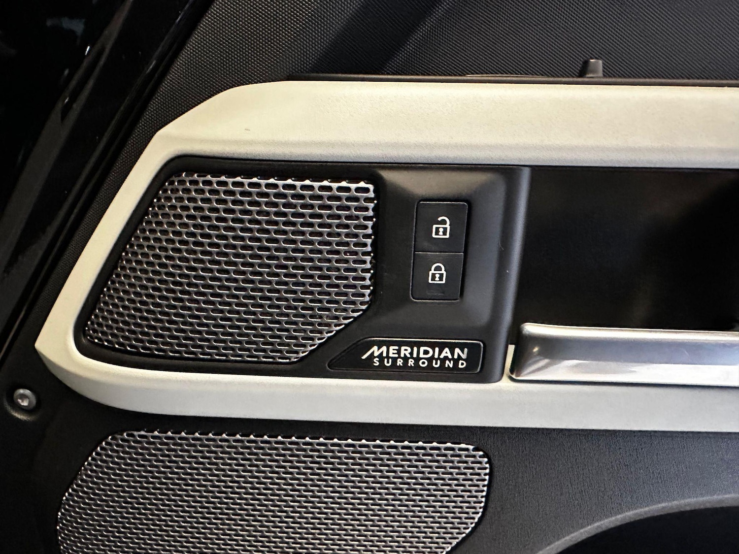 Used Land Rover Defender 110 2023 for sale - 76108350: Photo 25