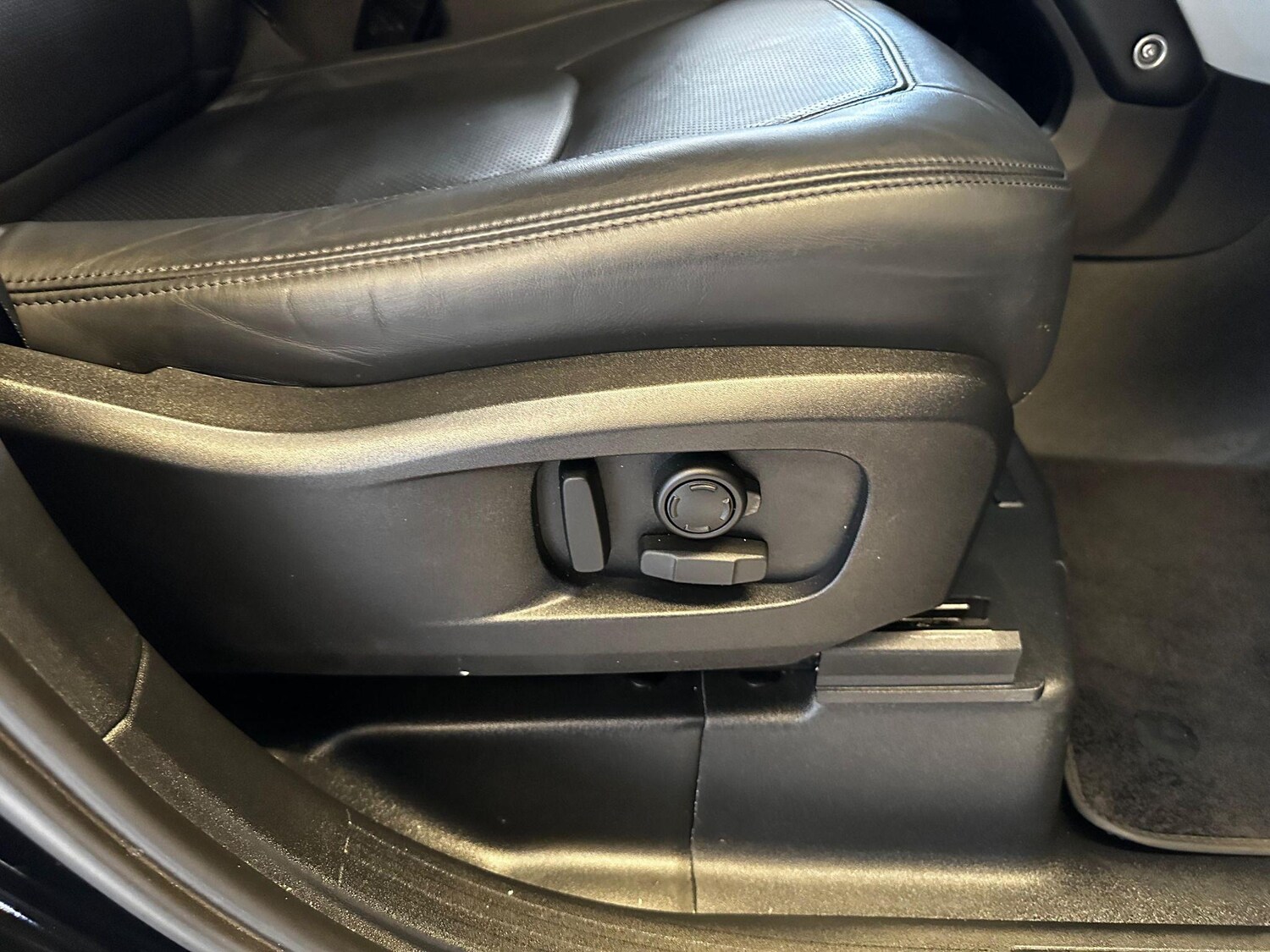 Used Land Rover Defender 110 2023 for sale - 76108350: Photo 27