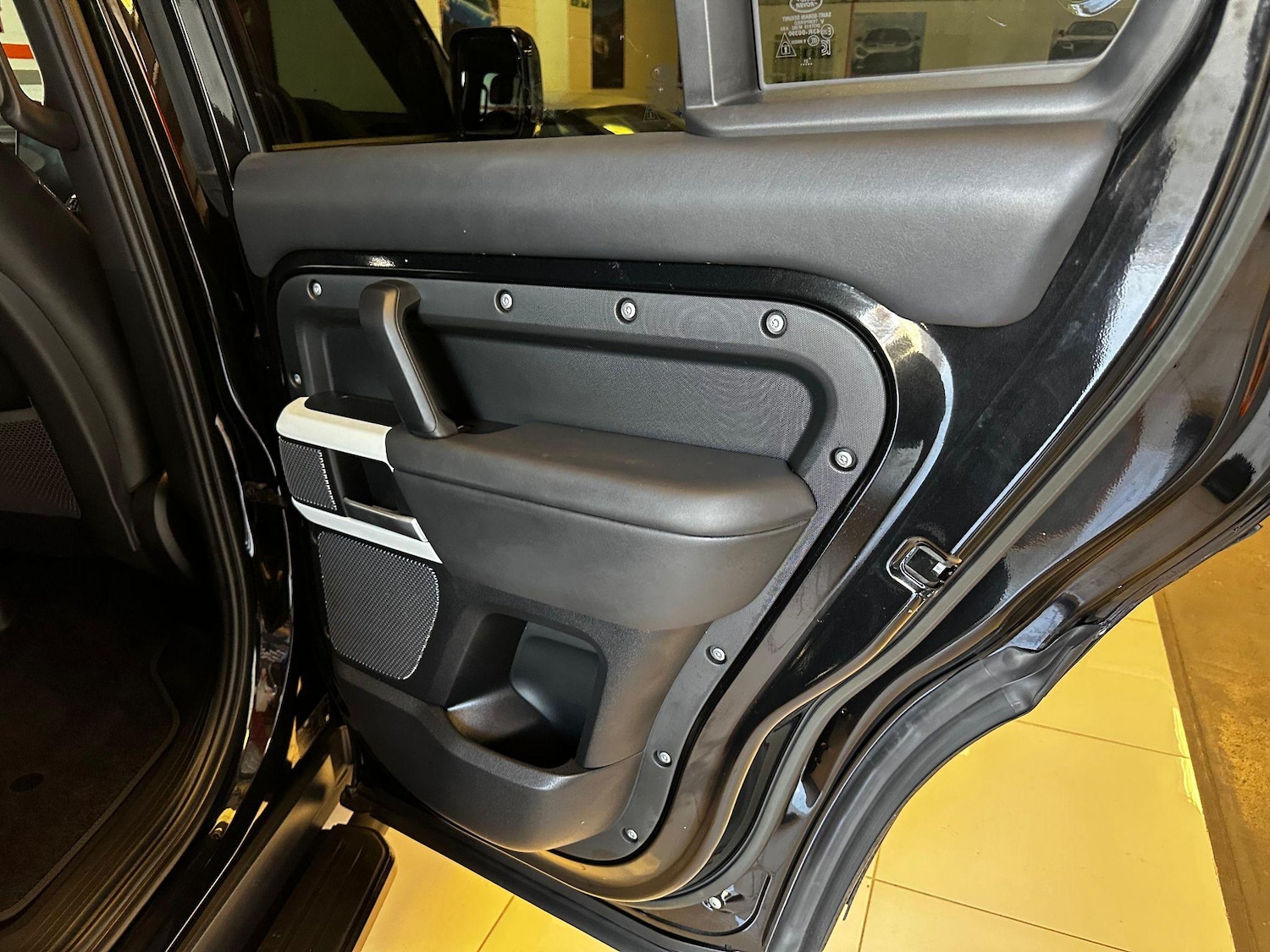 Used Land Rover Defender 110 2023 for sale - 76108350: Photo 29