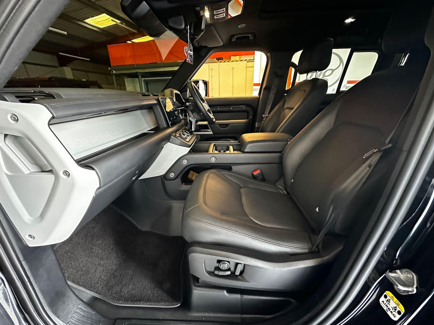 Used Land Rover Defender 110 2023 for sale - 76108350: Photo 32