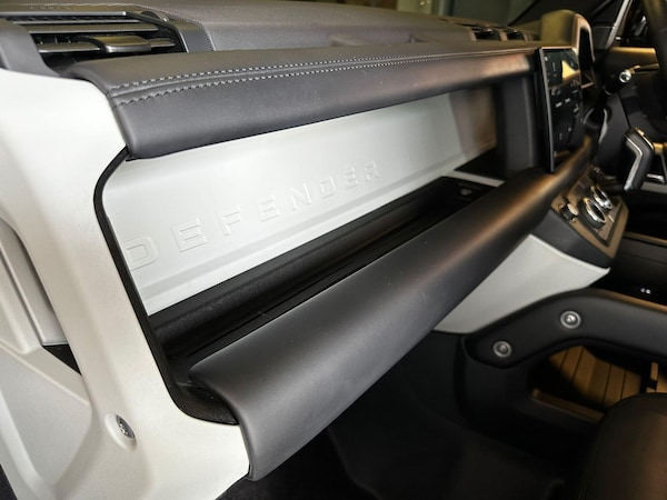 Used Land Rover Defender 110 2023 for sale - 76108350: Photo 32