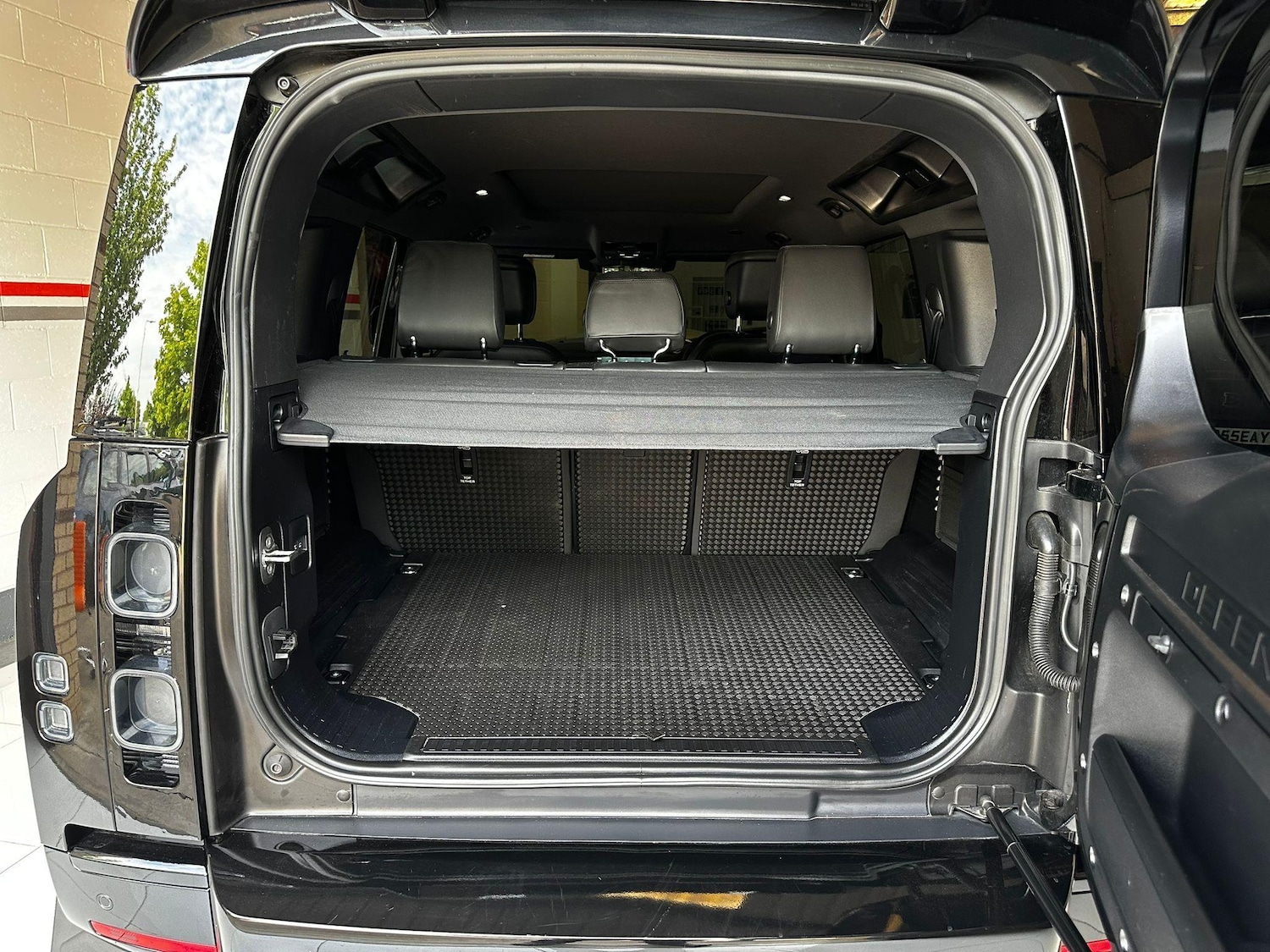 Used Land Rover Defender 110 2023 for sale - 76108350: Photo 38