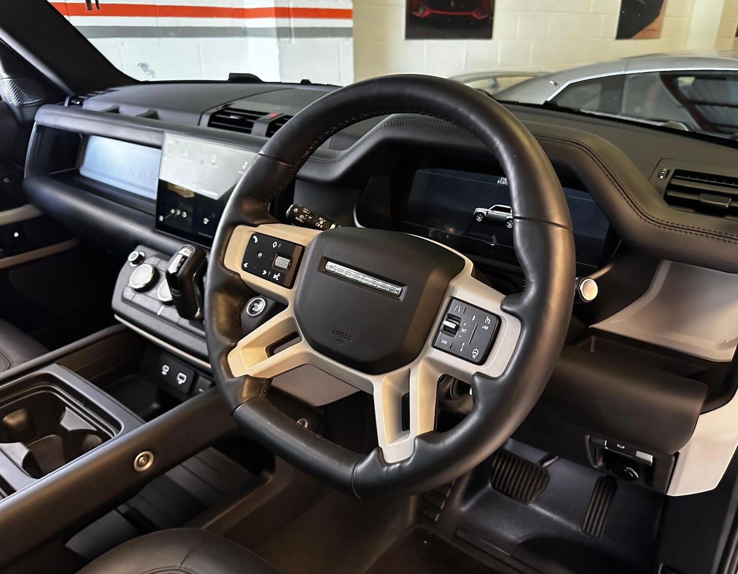 Used Land Rover Defender 110 2023 for sale - 76108350: Photo 4