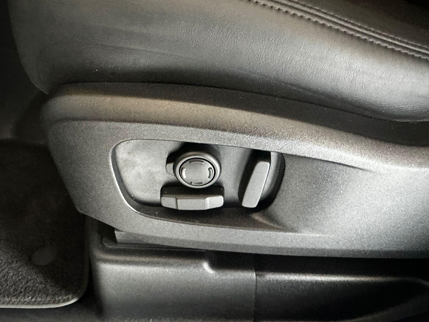 Used Land Rover Defender 110 2023 for sale - 76108350: Photo 40