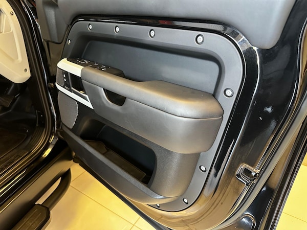 Used Land Rover Defender 110 2023 for sale - 76108350: Photo 57