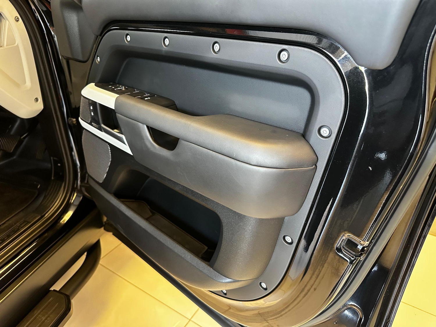 Used Land Rover Defender 110 2023 for sale - 76108350: Photo 60