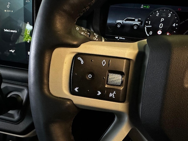 Used Land Rover Defender 110 2023 for sale - 76108350: Photo 67