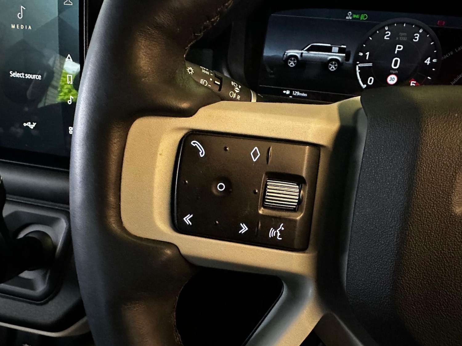 Used Land Rover Defender 110 2023 for sale - 76108350: Photo 71